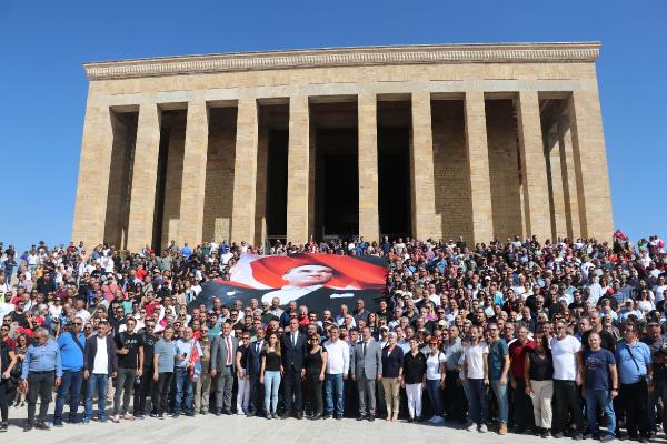 Öğretmenler, 1'inci Meclis'ten Anıtkabir'e yürüdü