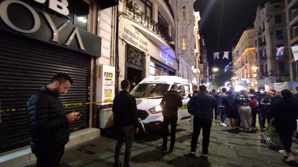 İstiklal Caddesi'nde polisten intihar girişimi