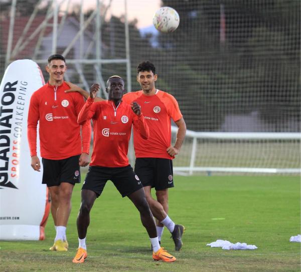 Antalyaspor’da Ndao, sezonun ilk yarısını kapattı