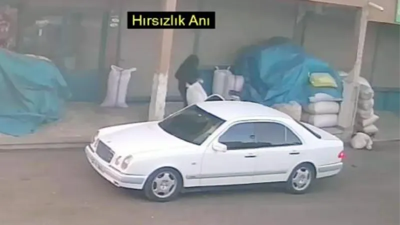 Otomobille gelip, 1 çuval fıstığı çaldılar