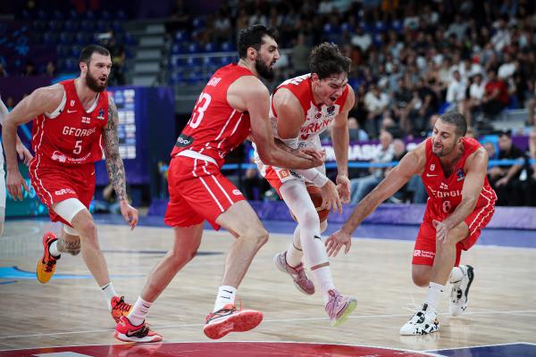 A Milli Erkek Basketbol Takımı'ndan ilk mağlubiyet