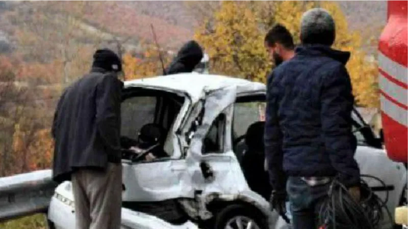 Elazığ'da, TIR ile otomobilin çarpıştığı kazada ölü sayısı 2'ye çıktı