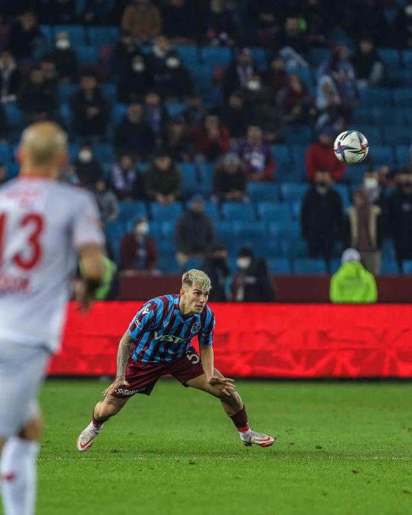 Trabzonspor'da Berat Özdemir, El İttifak’a transfer oluyor