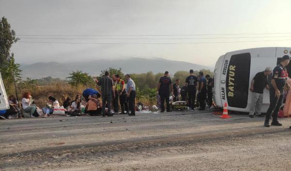 Balıkesir'de düğün dönüşü kaza: 3'ü ağır 17 yaralı