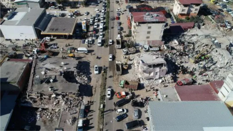 Hatay Kırıkhan'a gönderilen yardım malzemeleri vatandaşlara dağıtılıyor