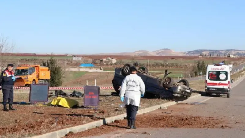 Gaziantep'te otomobil, öğrenci servisine çarptı: 1 ölü, 12 yaralı