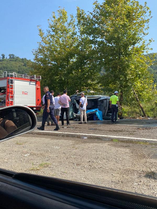 Zonguldak'ta takla atan otomobil devrildi: 1 ölü, 2 yaralı