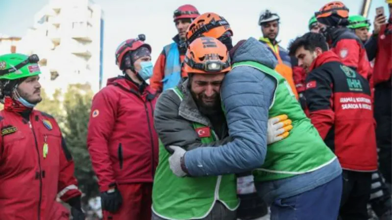 İHH: Ölü ve yaralı olarak 2 bin 147 kişiyi enkazdan çıkardık