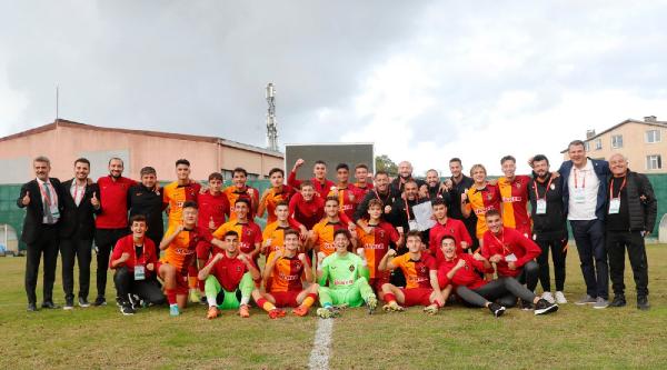 Galatasaray U19 takımı, UEFA Gençlik Ligi&#039;nde bir üst tura yükseldi