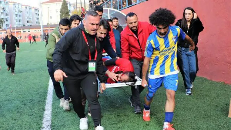 Kaleci futbolcuyla çarpıştı: Kafa kemiklerinde kırıklar var, yoğun bakıma alındı