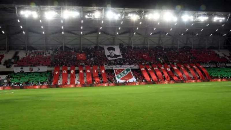 Karşıyaka tribünde farklı