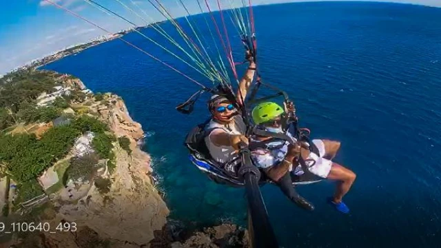 ABD’li turist, paraşütte heyecandan bayıldı