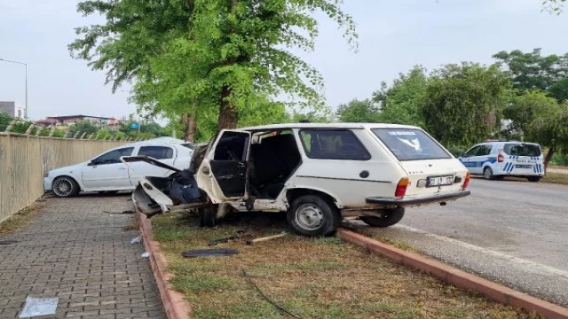 Adana’da 2 otomobilin karıştığı kazada 5 kişi yaralı