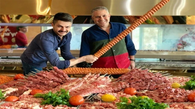 Adana’nın tescilli kebabını dünyaya tanıtıyor