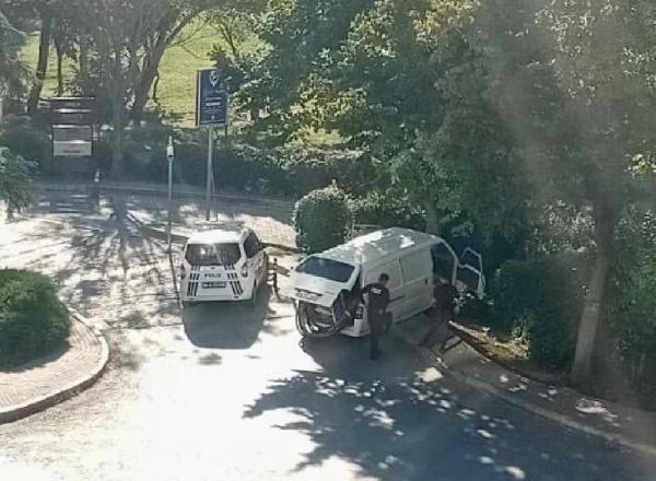 Başakşehir'de 'dur' ihtarına uymayan hırsızlarla polis arasında kovalamaca yaşandı