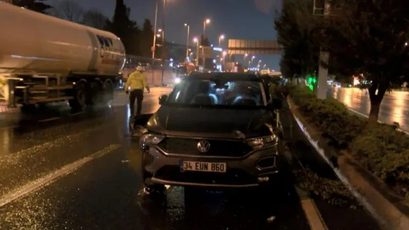 Bakırköy'de otomobil refüjü aşıp takla attı: 3 yaralı
