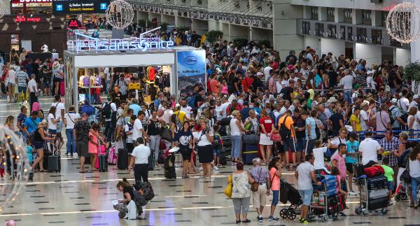 Antalya'ya hava yoluyla gelen turist sayısı 6 milyonu aştı