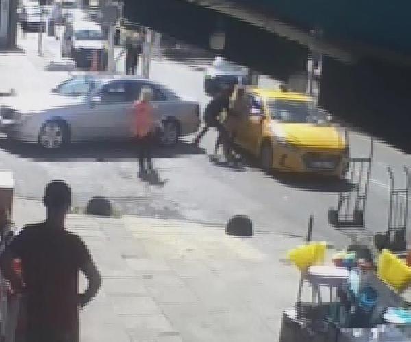 Kadıköy’de eski sevgilisini kaçırmaya çalışan şüpheliye esnaf engel oldu