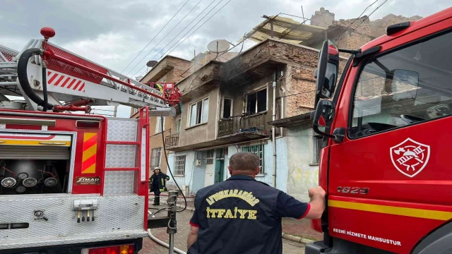 Afyonkarahisar’da ev yangını korkuttu