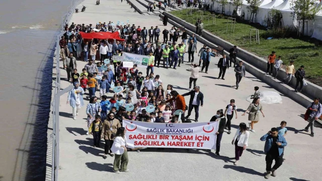 Ağrı’da sağlıklı yaşam yürüyüşü yapıldı