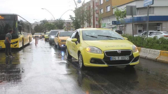 Ağrı’da taksicilerden ’akaryakıta zam’ eylemi