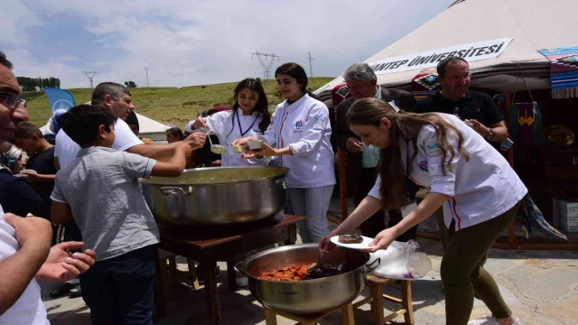 AK Parti Genel Başkan Yardımcısı Demiröz’den Ahlat’a il olma müjdesi