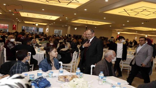 AK Parti Yerel Yönetimler Başkanı Mehmet Özhaseki iftarını Sincan'da yaptı