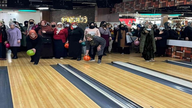 AK Partili kadınlar Bowling Turnuvası’nda hünerlerini sergiledi