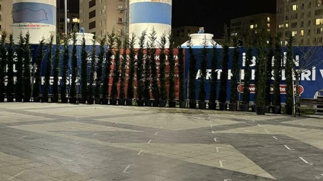 AKP’li belediye, İBB’nin afişlerini ‘saksı’ ile gizledi