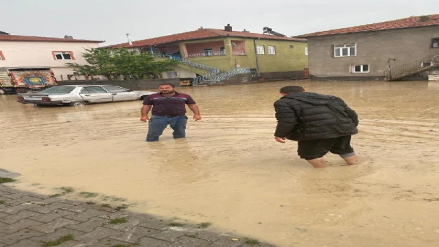 Aksaray’da dereler taştı, 15 evi su bastı