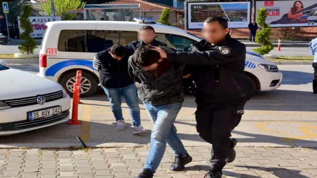 Alaçatı’da 9 motosiklet çalan zanlılardan 2’si tutuklandı