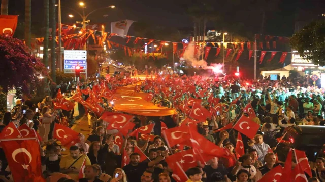 Alanya’da binlerce kişi 19 Mayıs’ı coşkuyla kutladı