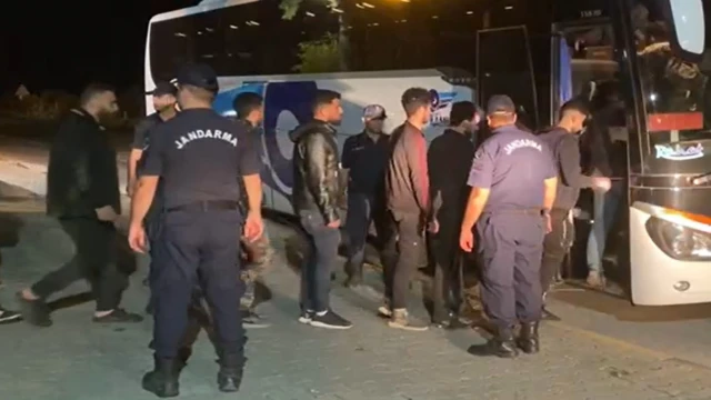 Alanya’da yakalanan 36 kaçak göçmen İl Göç İdaresi Müdürlüğüne gönderildi