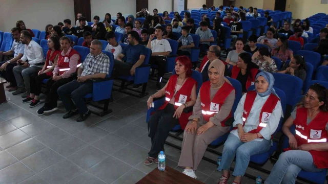 Alaşehir’de Kızılay’dan öğrencilere sınav eğitimi