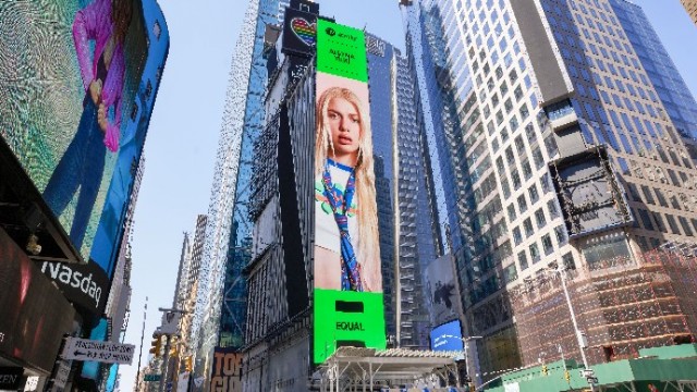 Aleyna Tilki Spotify EQUAL kapsamında iki kez New York Times Square’de boy gösterdi