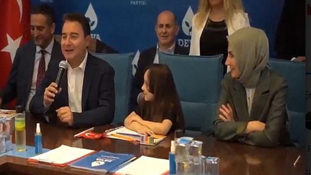 Ali Babacan Çocuklarla Oyun Oynadı