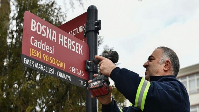 Ankara Fontuyla Basılan Yeni Tabelaların Montajı Devam Ediyor