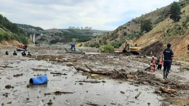 Ankara’da selde kaybolan arıcıyı 350 kişilik ekip arıyor