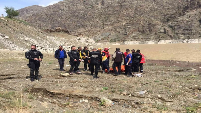 Annenin cesedine ulaşıldı, babayı arama çalışmalarına devam ediliyor