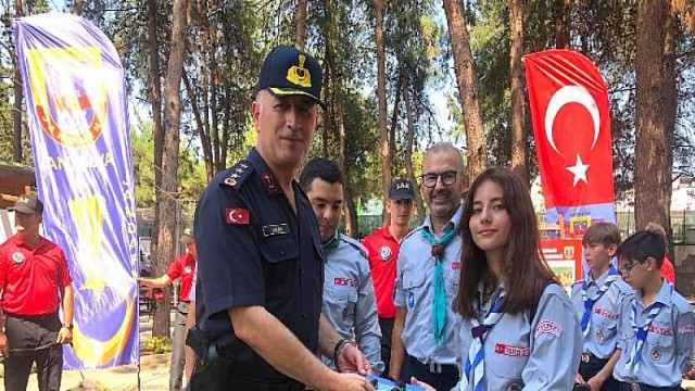 Antalya Büyükşehir izcilerinden Jandarma Komutanlığı’na ziyaret