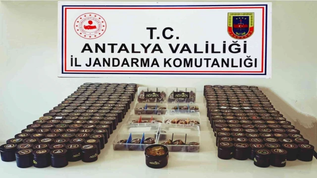 Antalya’da 268 paket kaçak nargile tütünü ele geçirildi