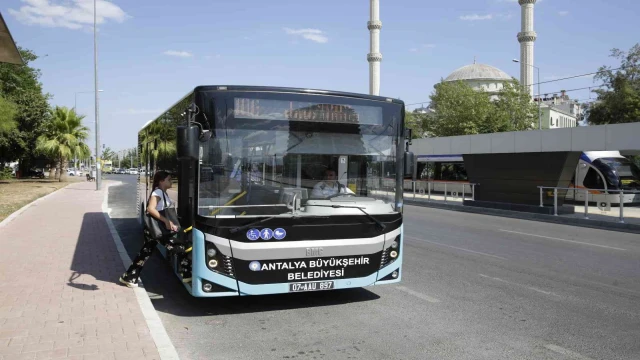 Antalya’da YKS adaylarına toplu ulaşım desteği