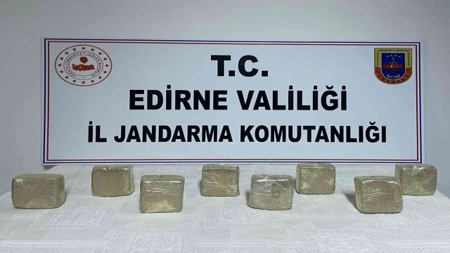 Aracında 4 kilo uyuşturucu ile yakalanan sürücü gözaltına alındı