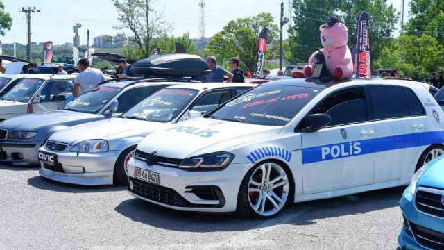 Aracını polis otosu gibi giydirdi, görenler şaşırıyor