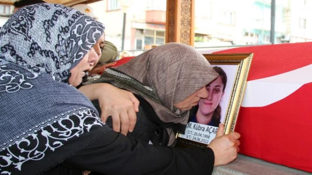 Astsubay sevgilisinin öldürdüğü polis memuru Kübra toprağa verildi