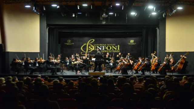 Ayak parmaklarıyla nota basan ’korno’ sanatçısı Felix Klieser, Adana’da konser verdi