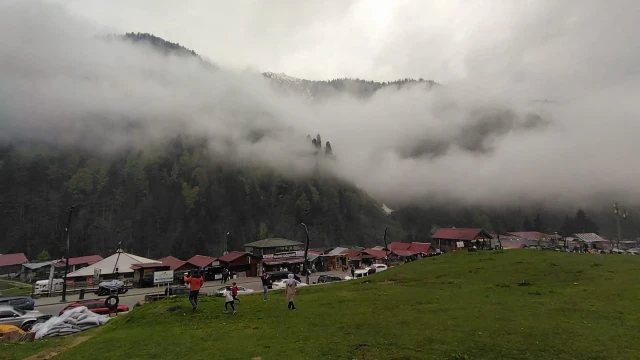 Ayder’de sisli hava tatilcilerin keyfini bozamadı