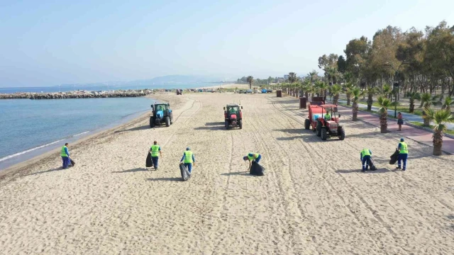 Aydın Büyükşehir Belediyesi sahilleri pırıl pırıl yaptı