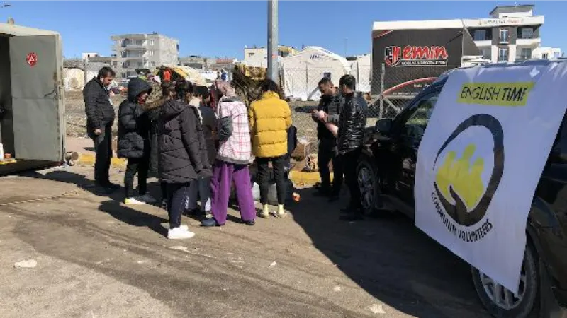 Dil okulu çalışanları, 10 günde 200 bin depremzedeye sıcak yemek dağıttı 