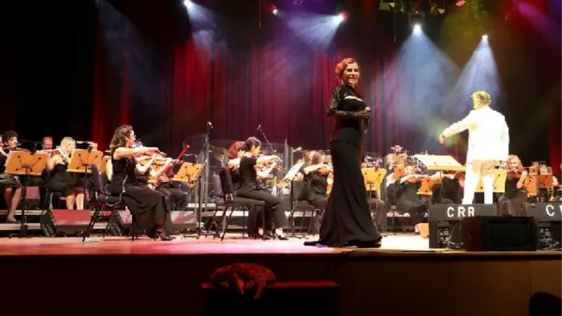 Zuhal Olcay'dan Kent Orkestrası ile unutulmaz konser